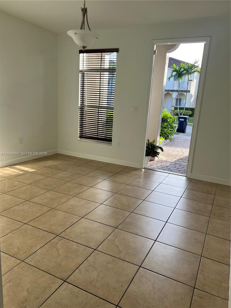 Coral Lakes Kingdom townhouse — primary bathroom with His & Hers sinks — 2555 SW 147th Path Miami FL 33185