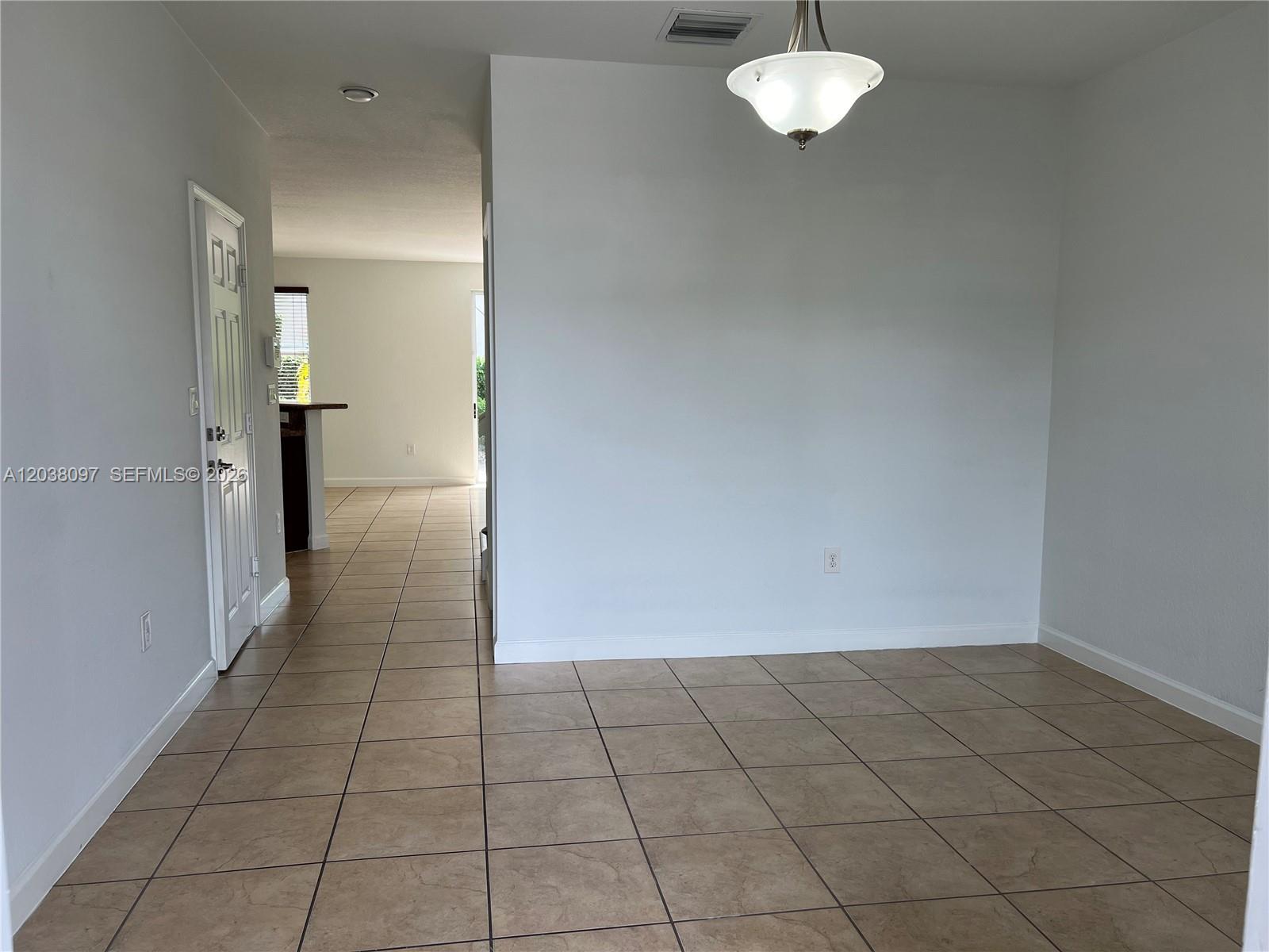 Coral Lakes Kingdom townhouse — fenced garden patio for entertaining — 2555 SW 147th Path Miami FL 33185