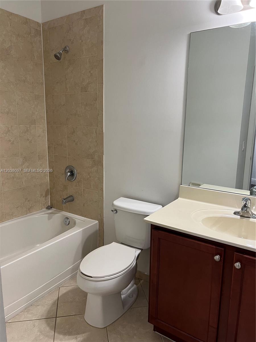Coral Lakes Kingdom townhouse — community view and landscaping — 2555 SW 147th Path Miami FL 33185