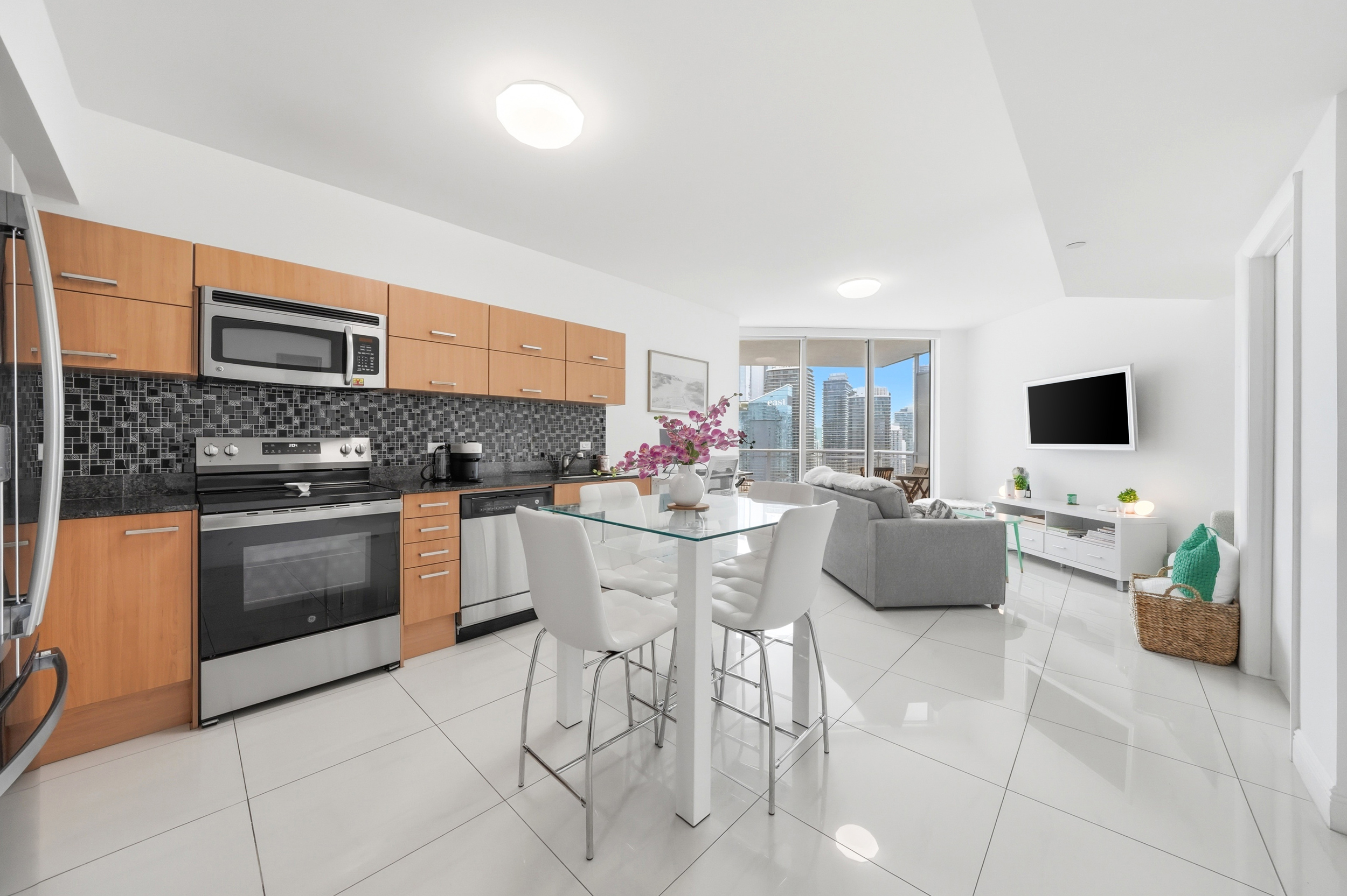 Open-concept living and dining area — Wind Condo unit 3912