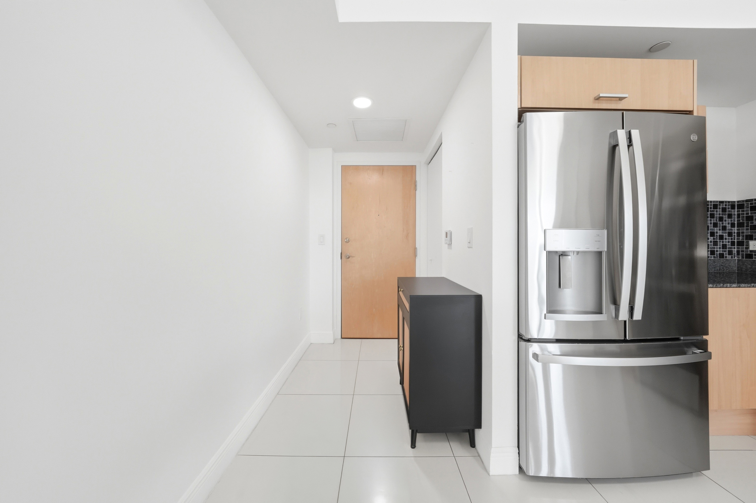 Front hallway entry — Wind Condo unit 3912