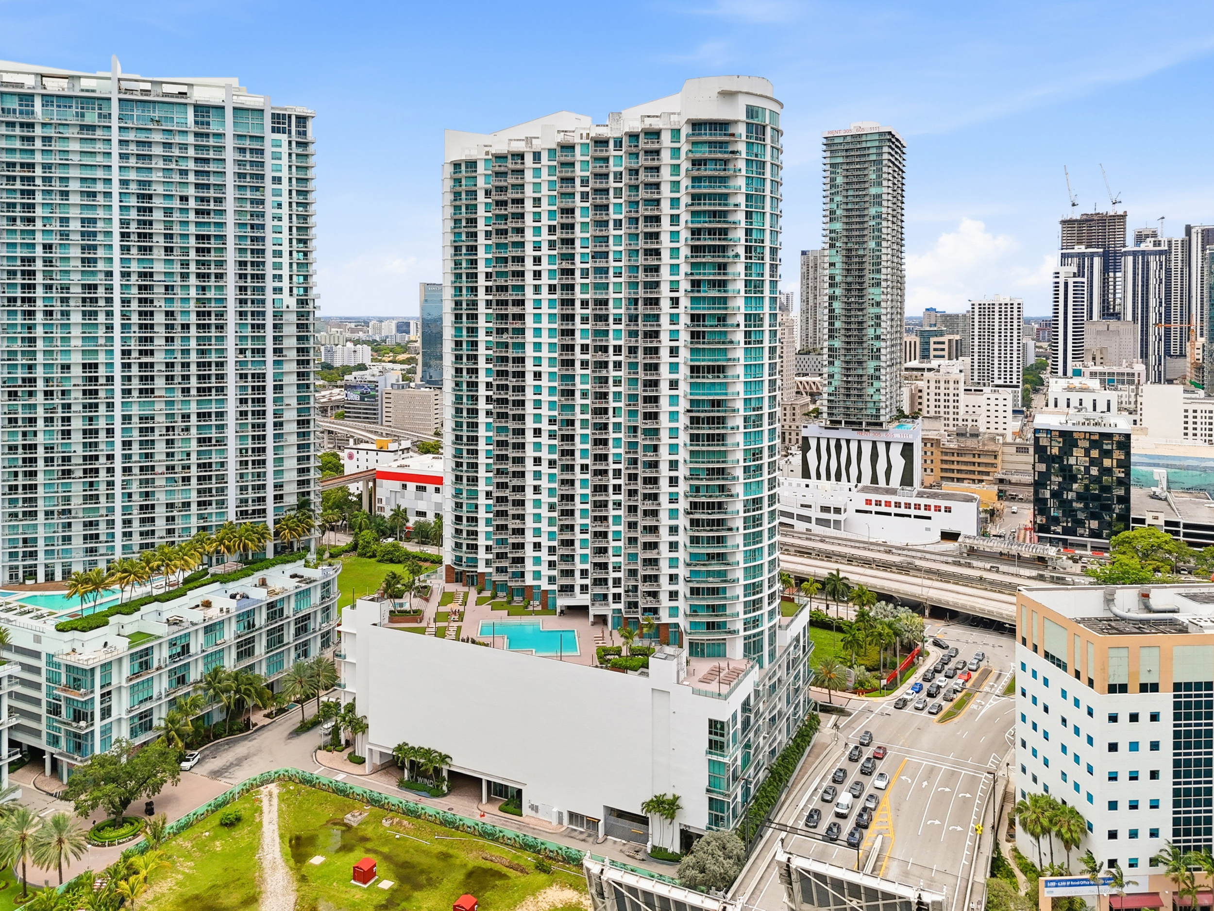 Wind Condo building facade and surroundings